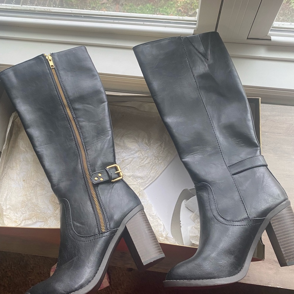 Lauren Conrad 7 Knee high zip up Boots